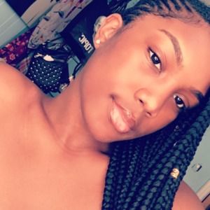 Meet your Posher, Ayline